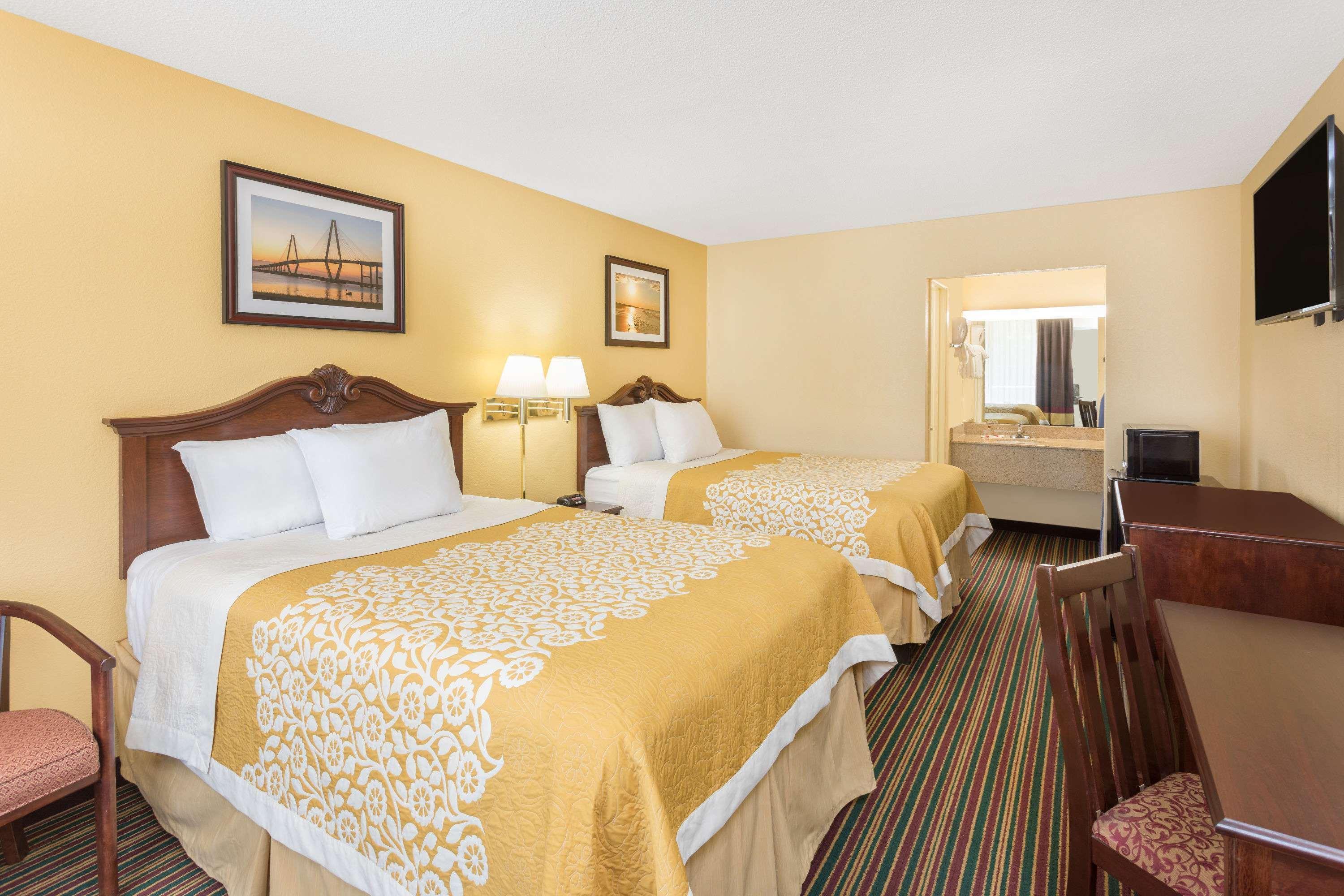 Days Inn By Wyndham Mt Pleasant-Charleston-Patriots Point Екстер'єр фото
