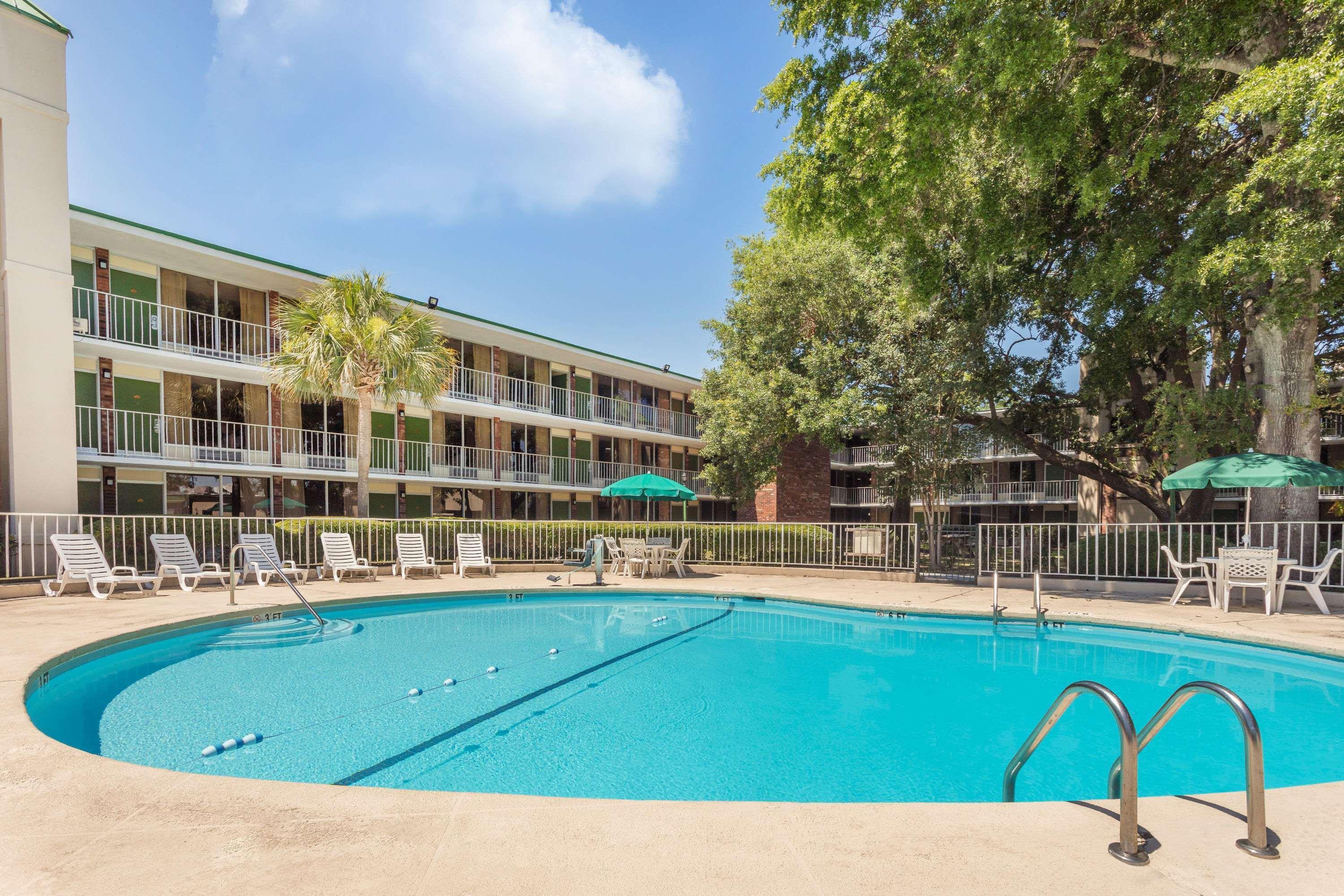 Days Inn By Wyndham Mt Pleasant-Charleston-Patriots Point Екстер'єр фото
