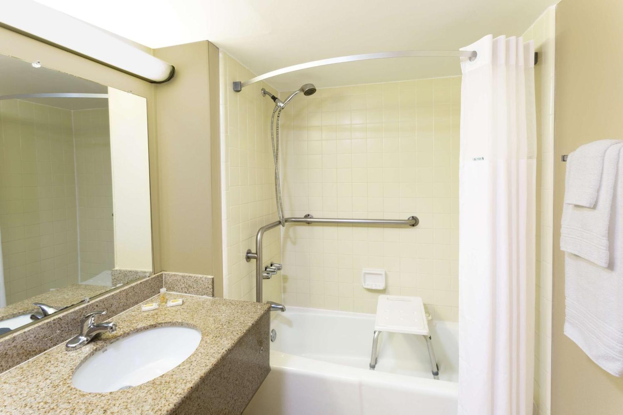 Days Inn By Wyndham Mt Pleasant-Charleston-Patriots Point Екстер'єр фото