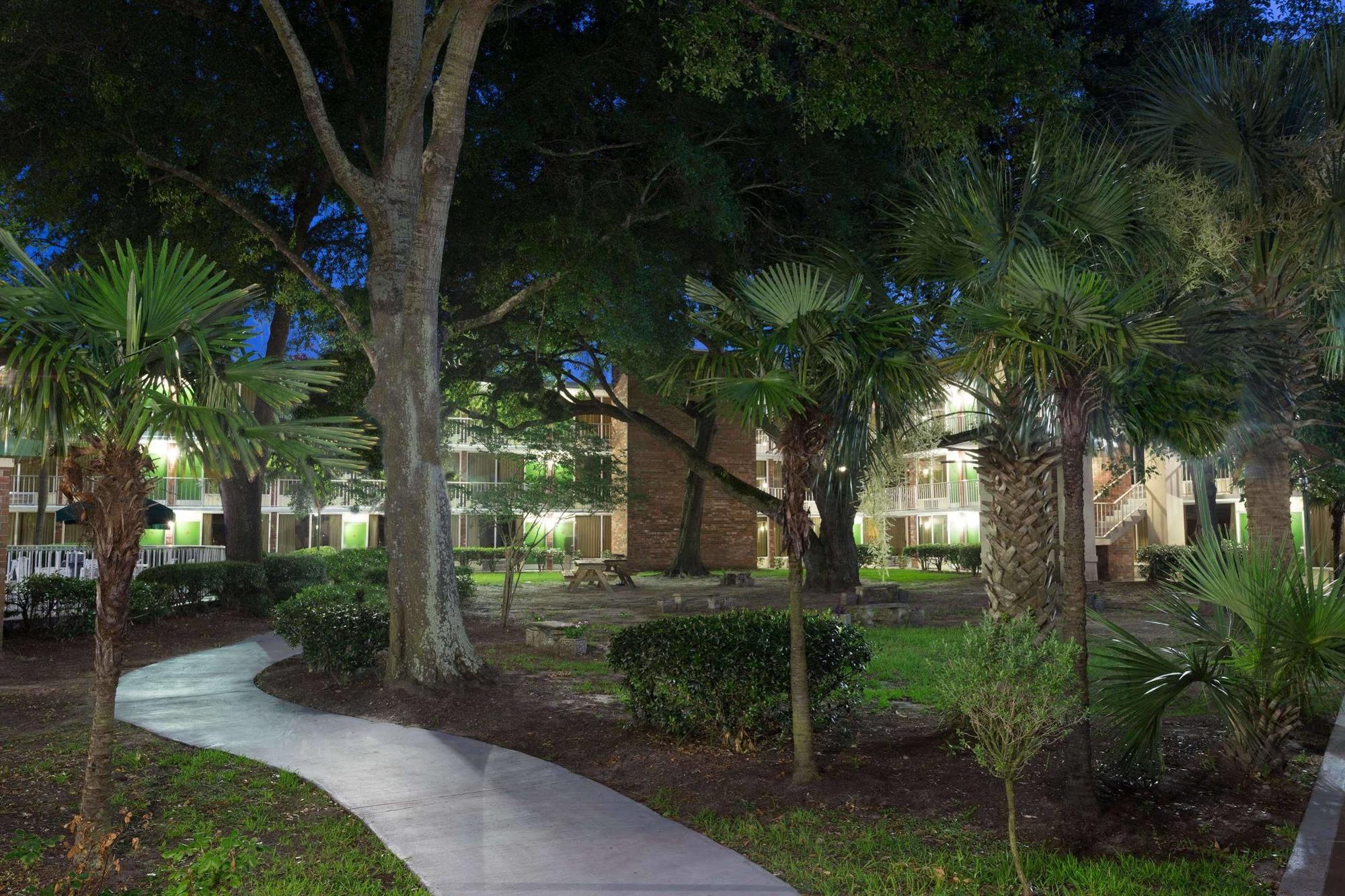 Days Inn By Wyndham Mt Pleasant-Charleston-Patriots Point Екстер'єр фото