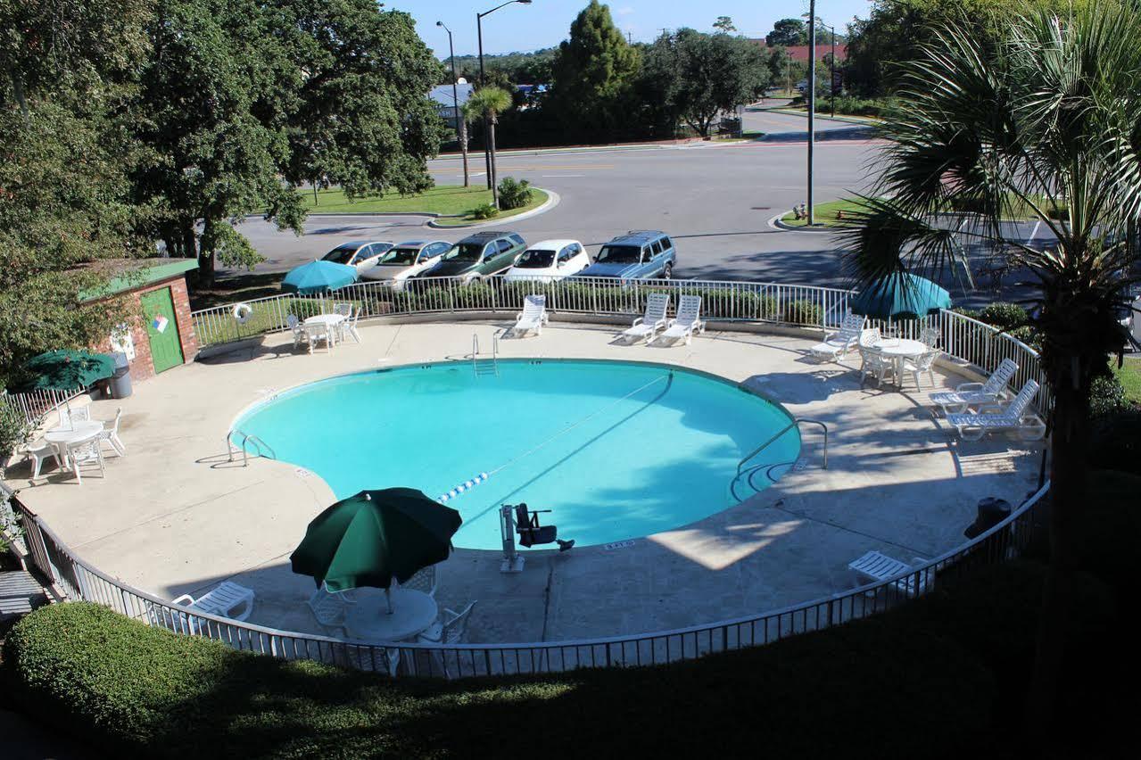 Days Inn By Wyndham Mt Pleasant-Charleston-Patriots Point Екстер'єр фото